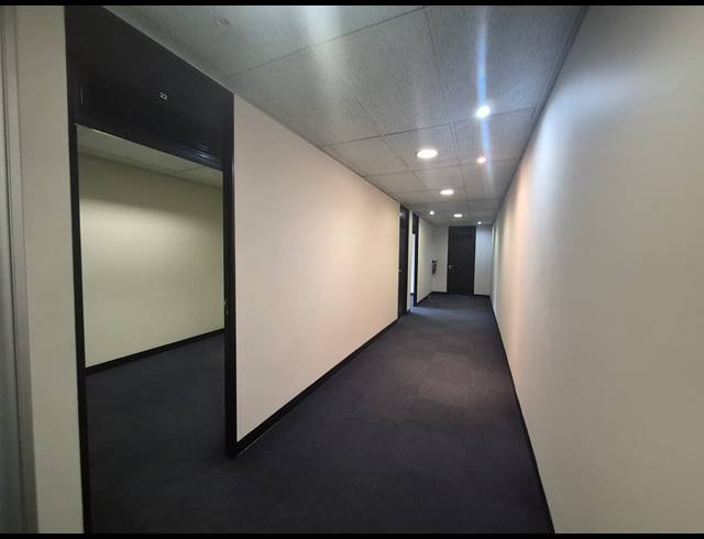 135M² OFFICE TO LET IN BRUMA